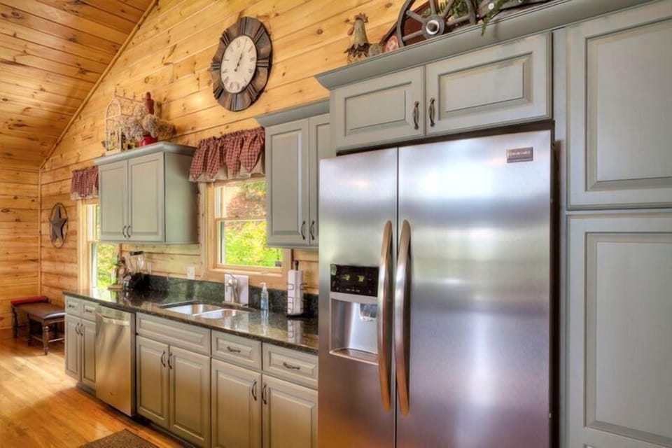 Bring the family vacation to Wears Valley this summer and enjoy your leisure time in the Smokies. 