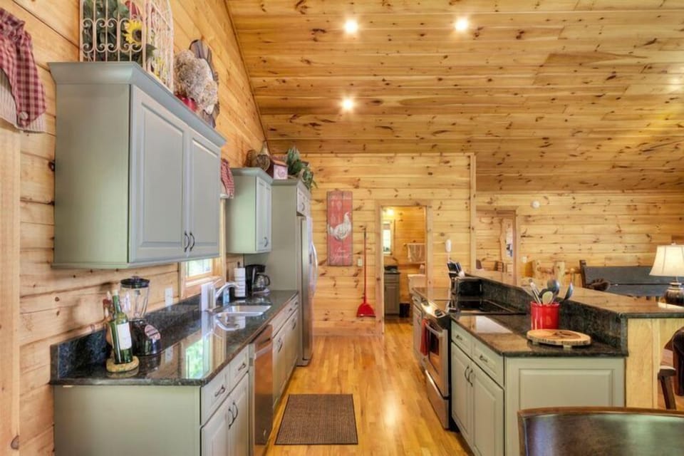 Preparing meals is a true pleasure at Breathless View.  The kitchen is fully equipped and meal prep is easy. 