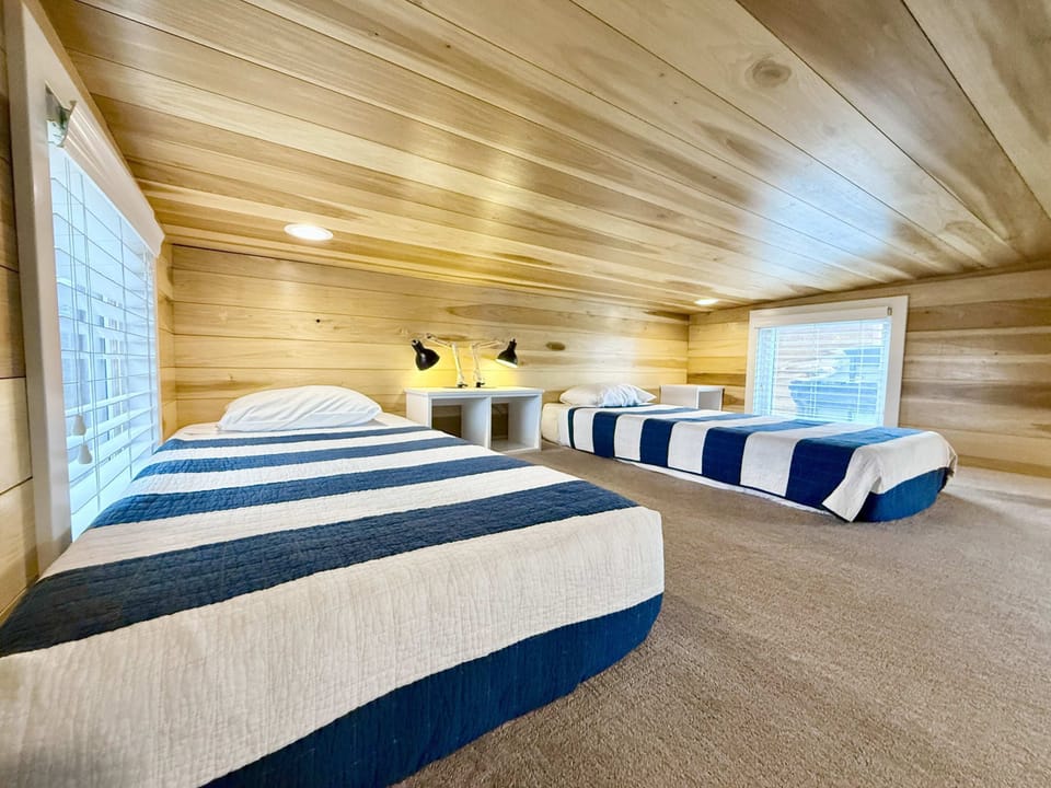 who wouldnt enjoy sleeping up here?
