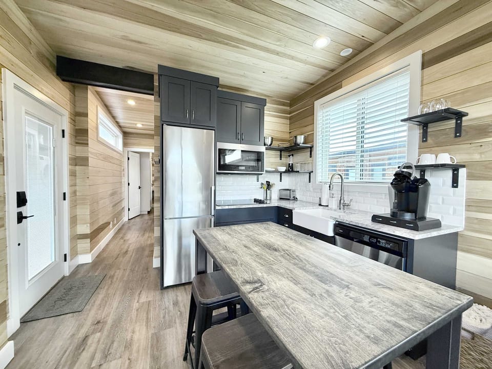 Convection microwave oven, large fridge, stovetop, coffee bar, farmhouse sink, granite countertops - you name it, the kitchen has what you need to fix your favorite foods!