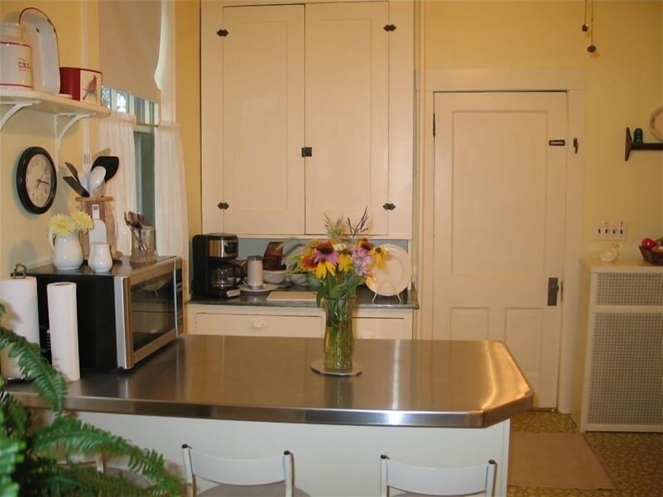 Savor your country breakfast in the fully furnished farmhouse kitchen