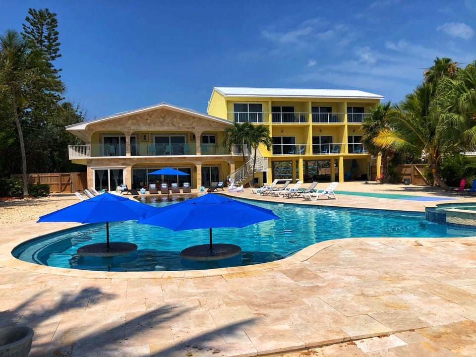  Enjoy a Cocktail At The Tiki Looking Over The Pool!