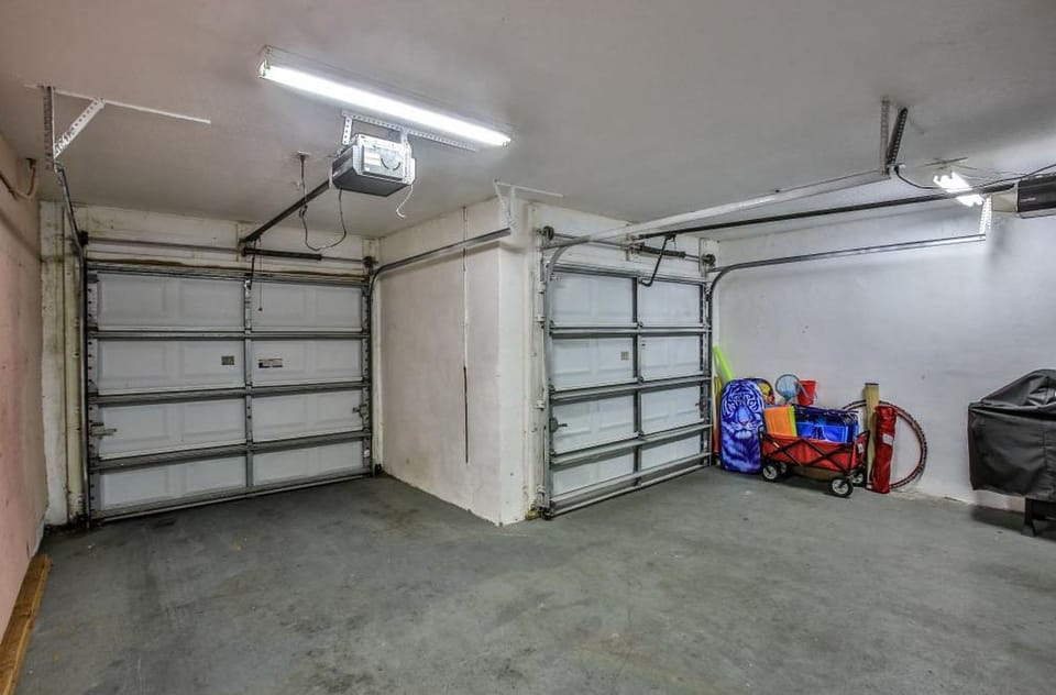 2 car Garage 