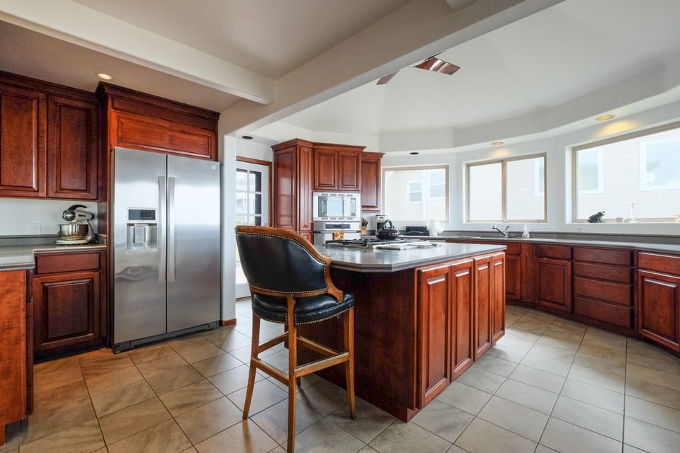 Gourmet kitchen with cooking island