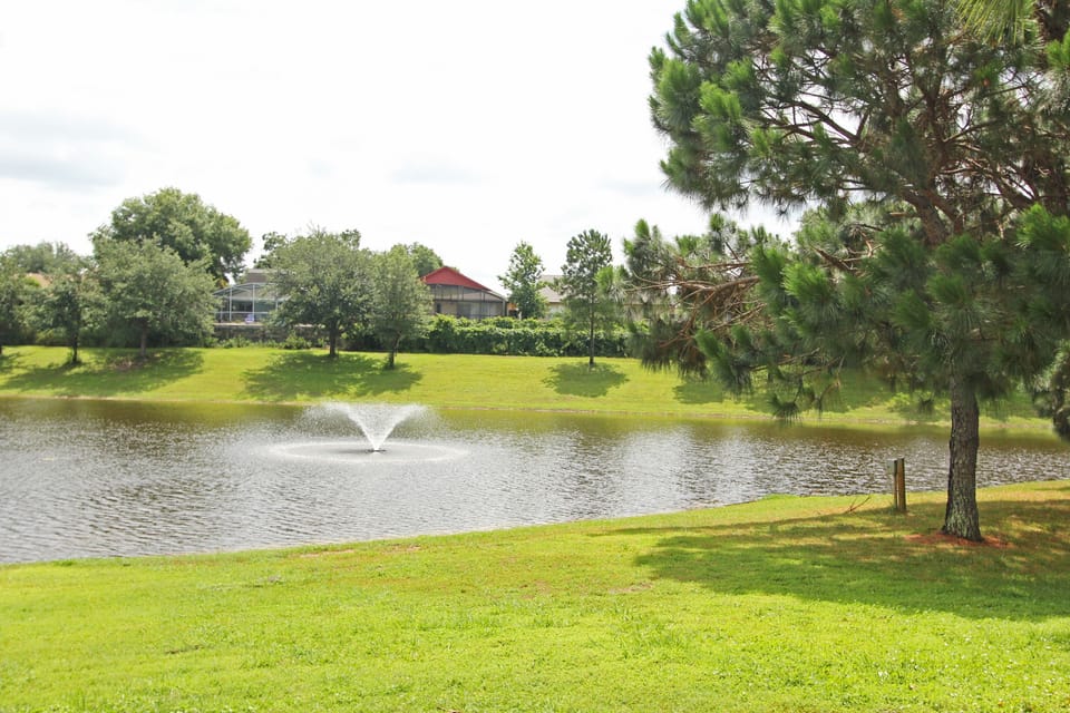 Relax and admire the view of the lake and fountain from our screened balcony