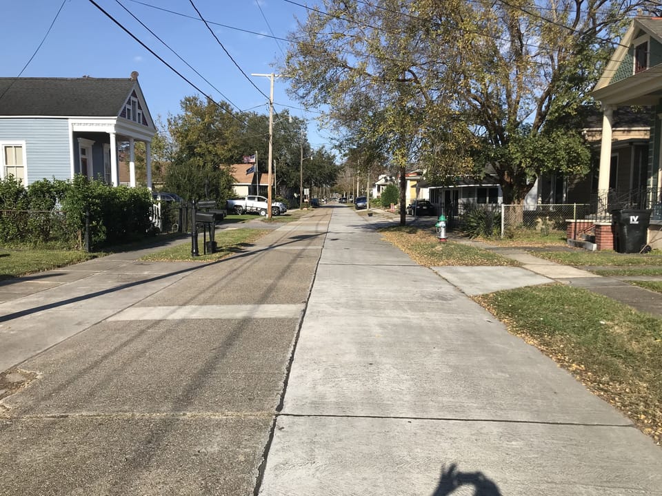 Just a 5-minute walk to the grocery store, restaurants, bars, & antique stores!