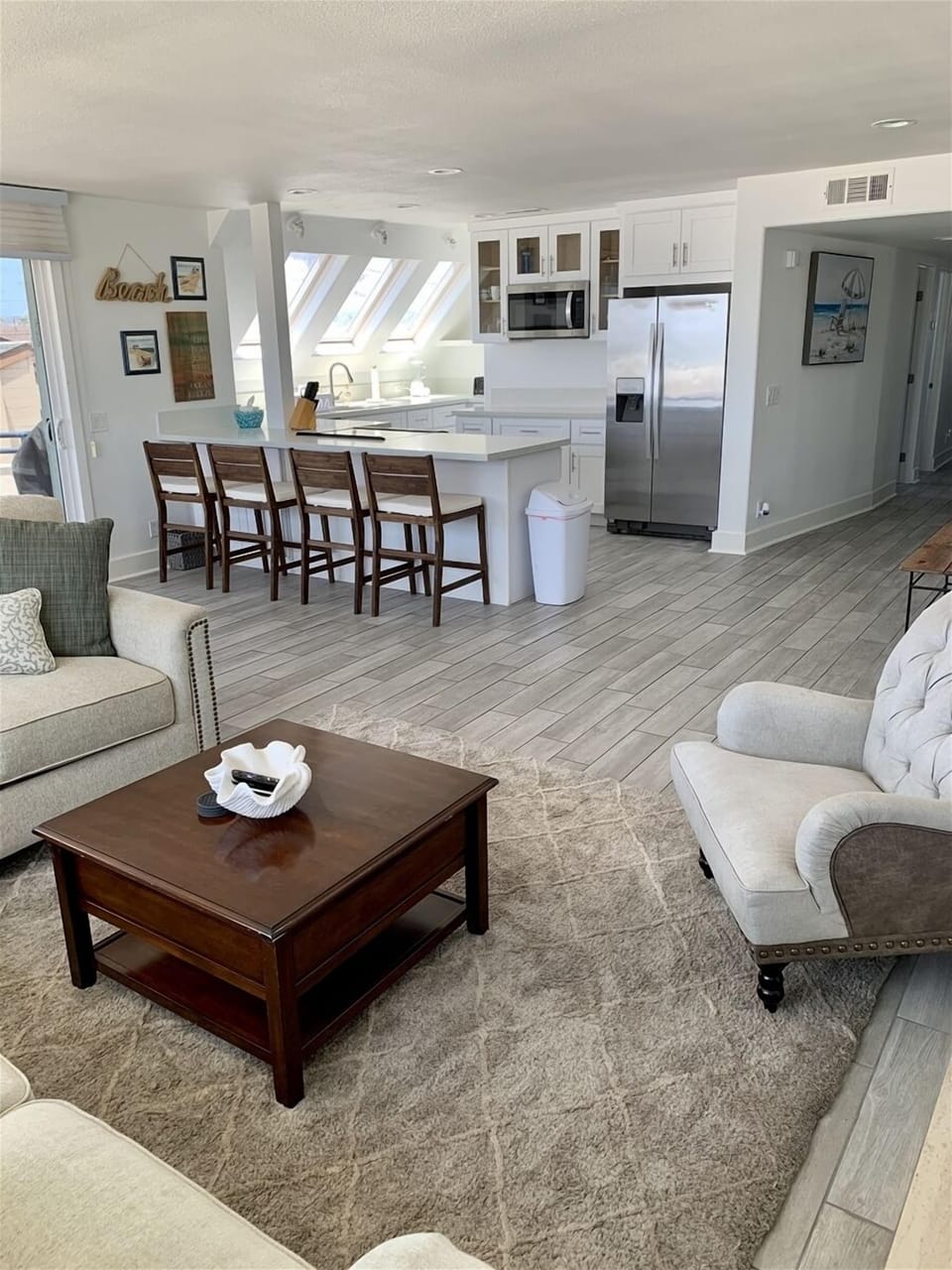 Living Room and Kitchen with an amazing view to the ocean