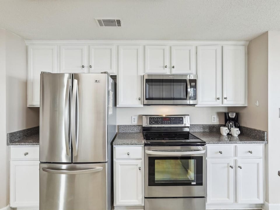 Kitchen with Stainless Steel Appliances at 4207 Windsor Ct North