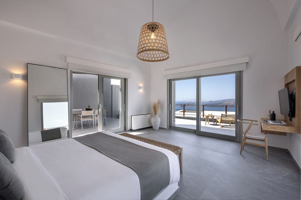 Superior Suite with Loft with Caldera View and Private Pool | Minibar, in-room safe, desk, laptop workspace