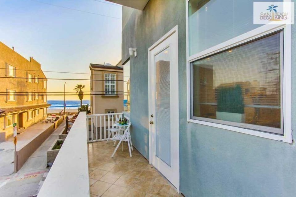 Surf Stars Penthouse Outside Front Balcony