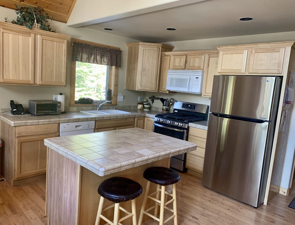 A well-equipped kitchen; incl. guest access to seasonings, oils, & pantry items