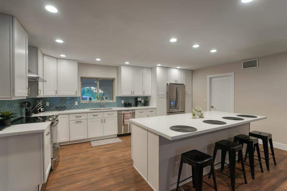 Cook, chat, and fuel up for Scottsdale adventures here.