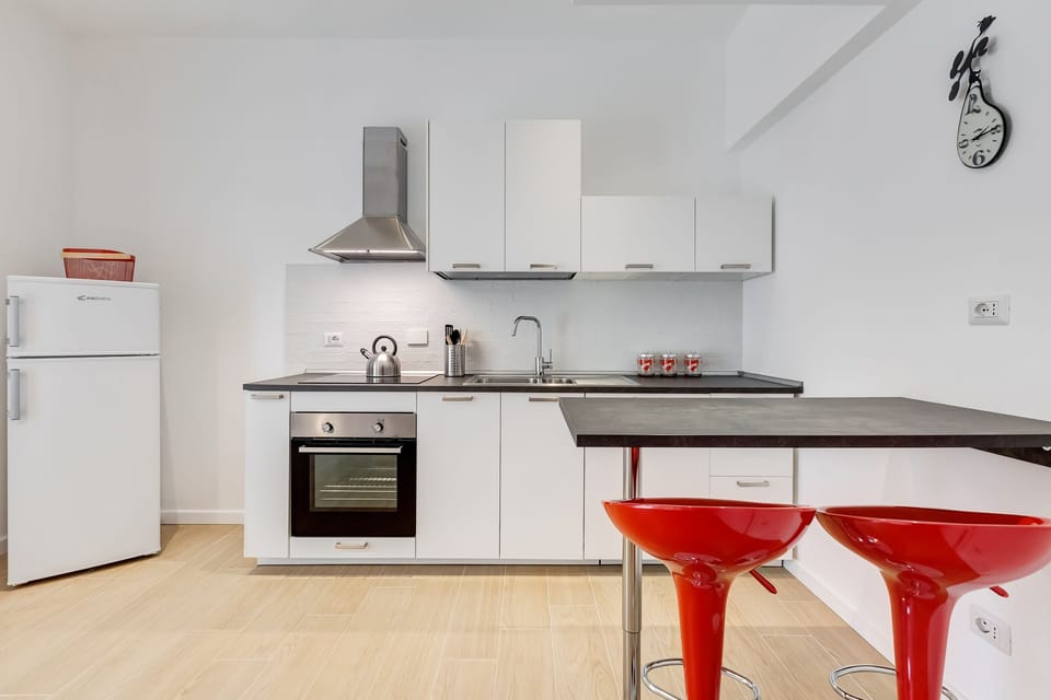 Apartment, 3 Bedrooms | Private kitchen | Full-size fridge, oven, stovetop, dishwasher