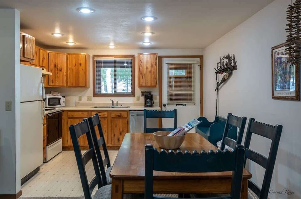 Dining to Kitchen