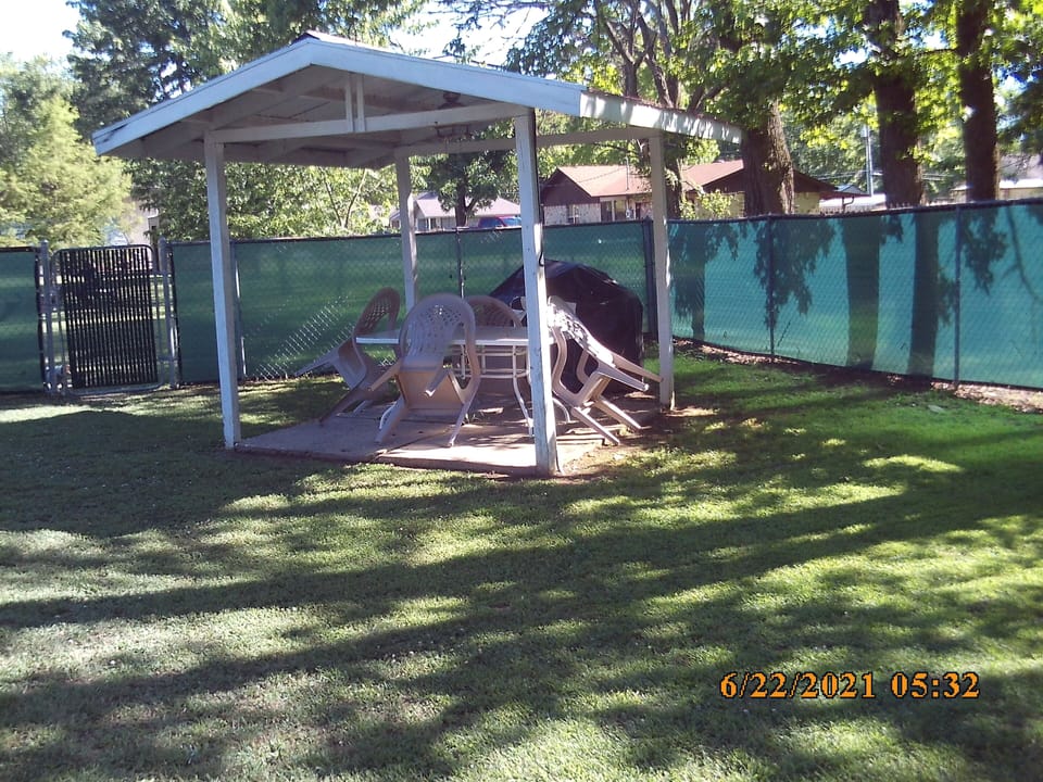 Patio Area w/Privacy Fence, Grill & Accessories