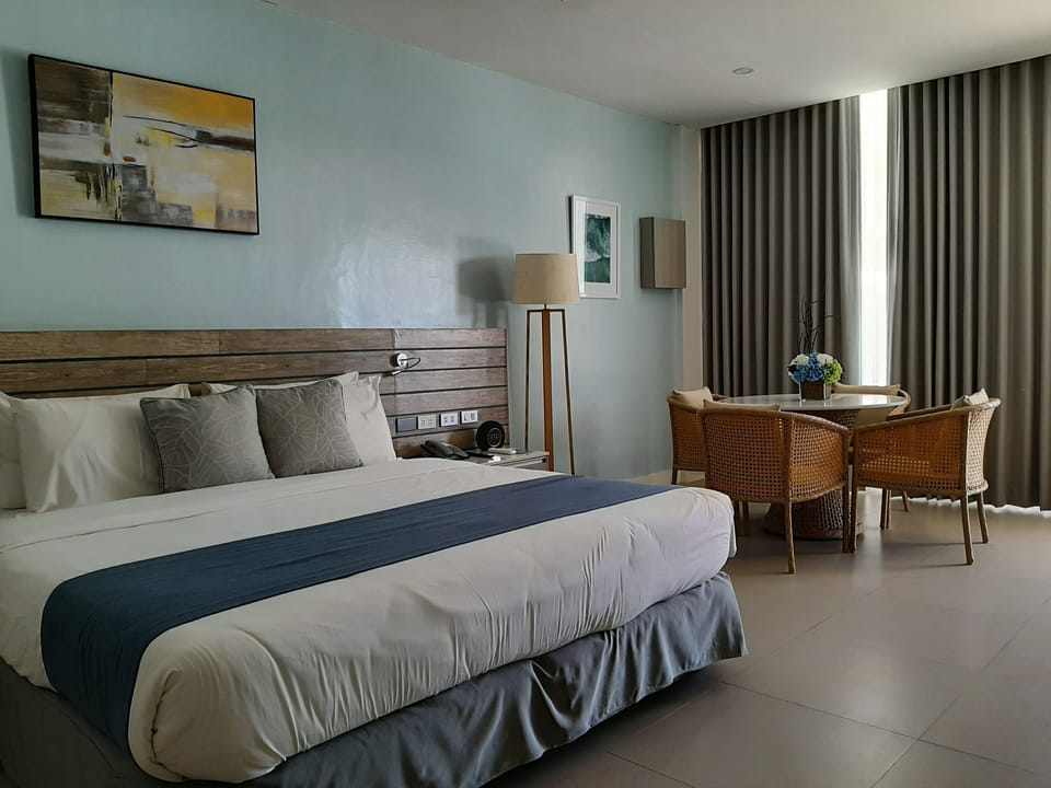 Premium Single Room, 1 Bedroom, Pool Access, Pool View | Premium bedding, in-room safe, desk, blackout drapes
