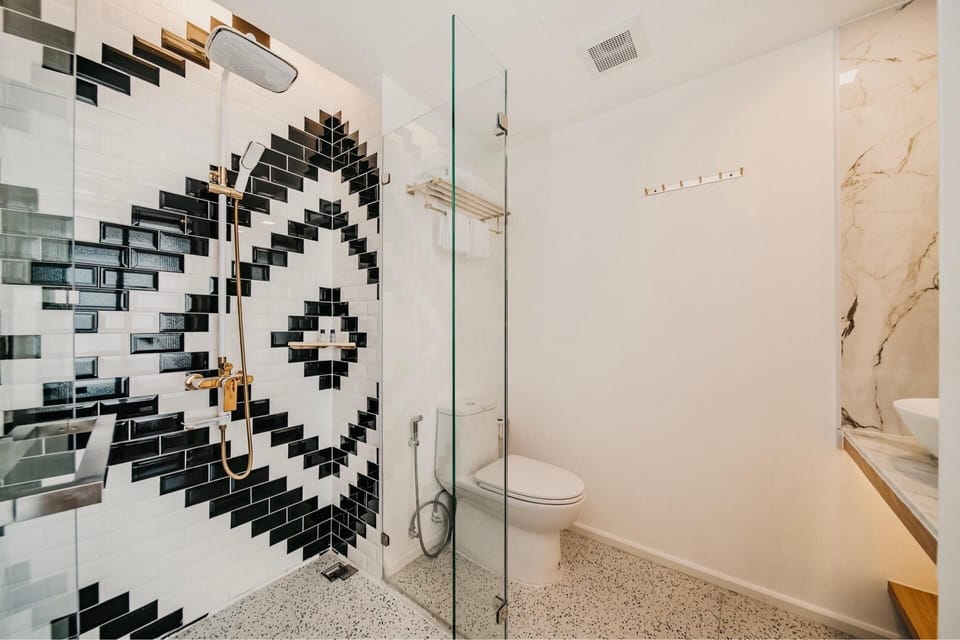 Deluxe Room, 1 King Bed, Pool View | Bathroom | Shower, free toiletries, hair dryer, bathrobes