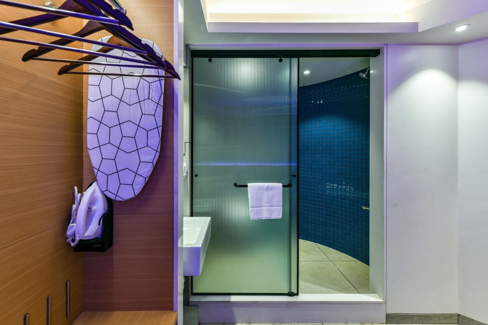 Cozy Single Room | In-room safe, blackout drapes, soundproofing, iron/ironing board