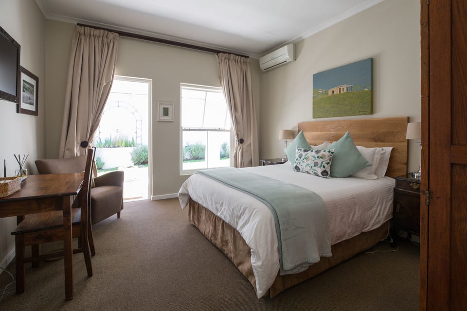 Comfort Double Room (3) | Minibar, in-room safe, desk, iron/ironing board