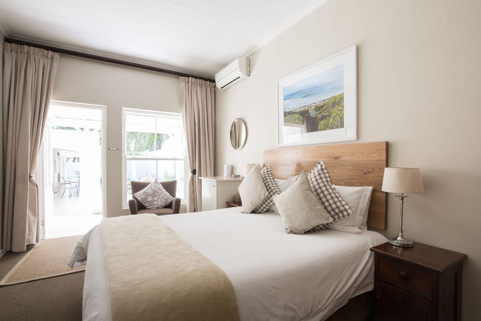 Comfort Double Room (5) | Minibar, in-room safe, desk, iron/ironing board