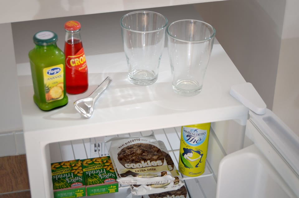 Deluxe Room, City View (3) | Minibar