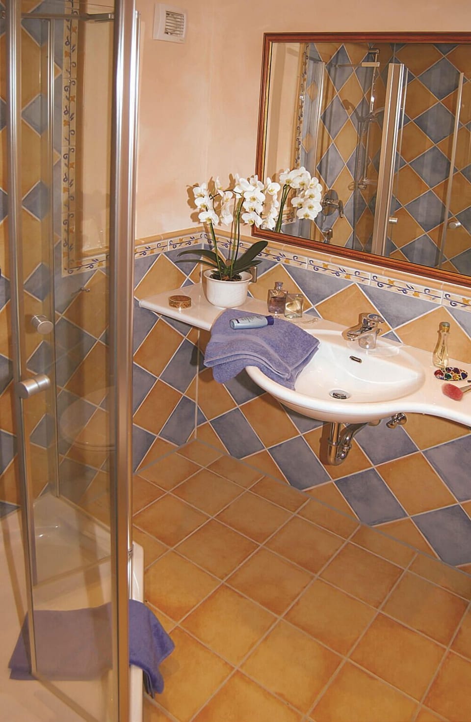 Deluxe Single Room, Balcony | Bathroom | Free toiletries, hair dryer, towels