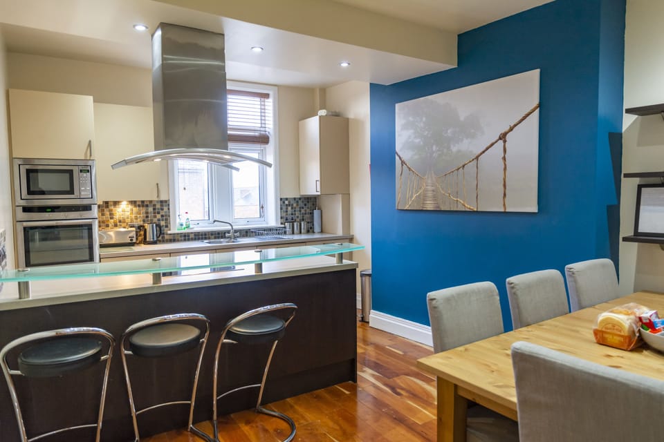 Apartment, Multiple Beds | Private kitchen | Fridge, microwave, coffee/tea maker, electric kettle