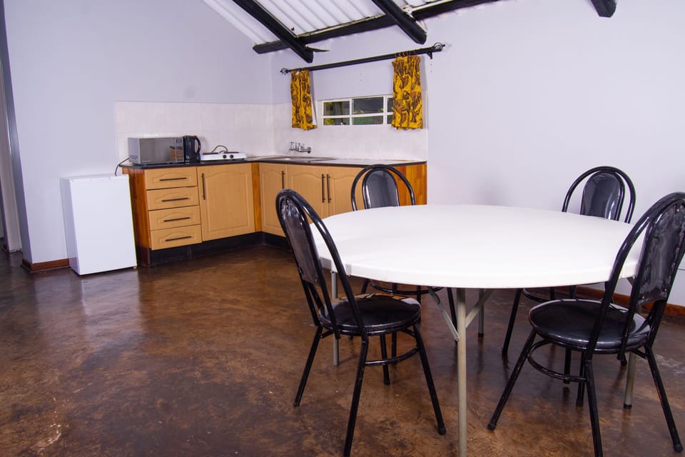 Chalet, 6 Bedrooms | Private kitchenette