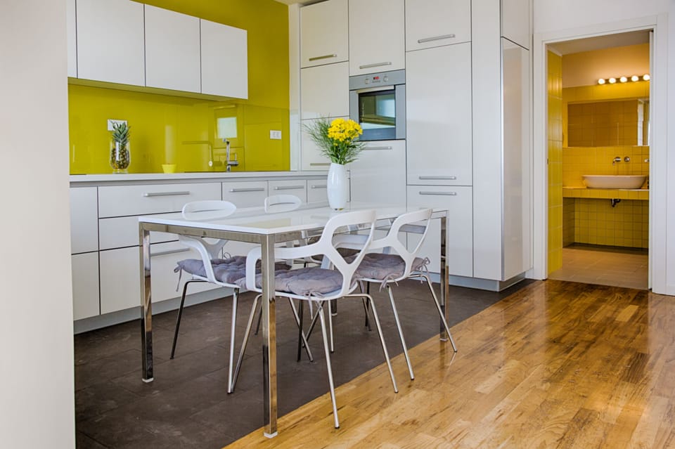 Apartment, 1 Bedroom, Sea View | In-room dining