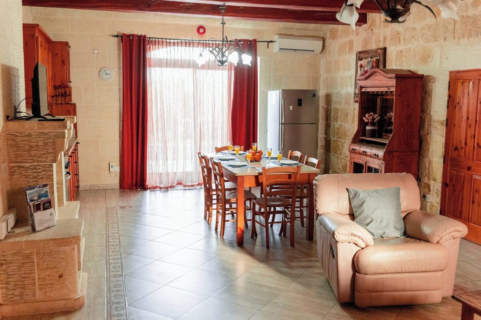 Villa | Dining