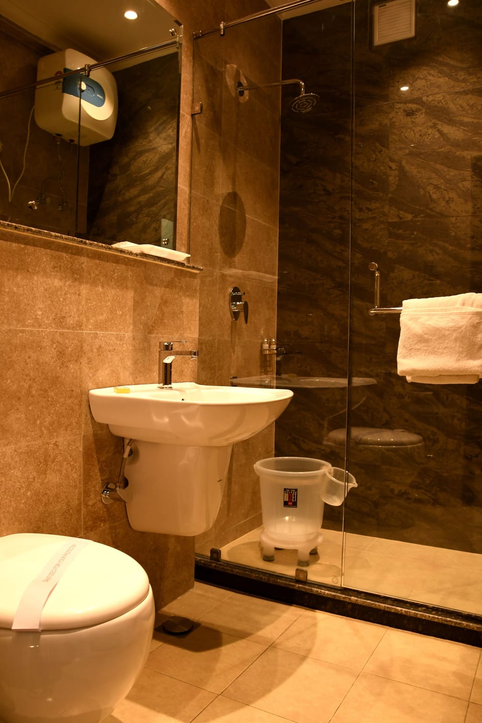 Premium Room | Bathroom | Shower, rainfall showerhead, designer toiletries, towels