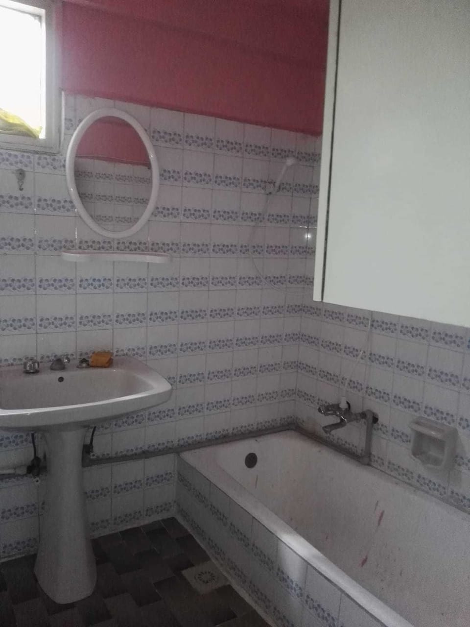 Apartment, 3 Bedrooms | Bathroom | Deep soaking tub, towels