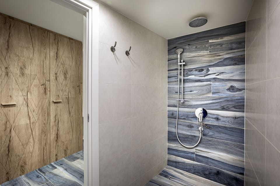 Double or Twin Room, Garden View | Bathroom | Shower, hair dryer, towels