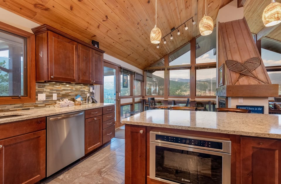 House, 3 Bedrooms | Private kitchen | Microwave, dishwasher, coffee/tea maker