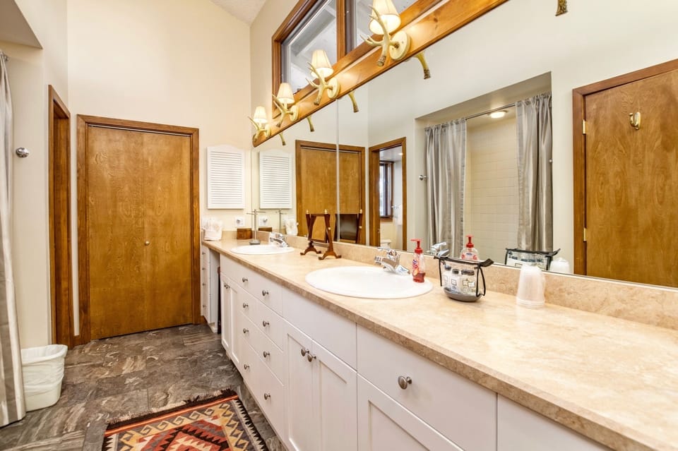 Herondale Luxury Vacation  At Windcliff 3 Bedroom Home by RedAwning House in Estes Park