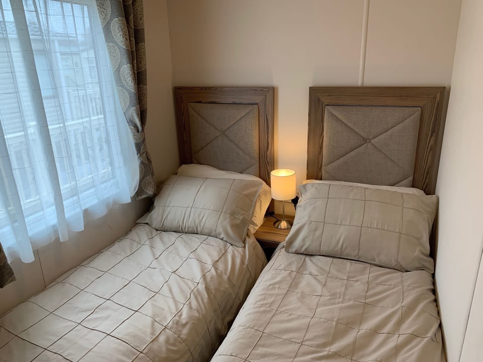 Beautiful 2-bed Caravan in Stratford-upon-avon House in Stratford-upon-Avon