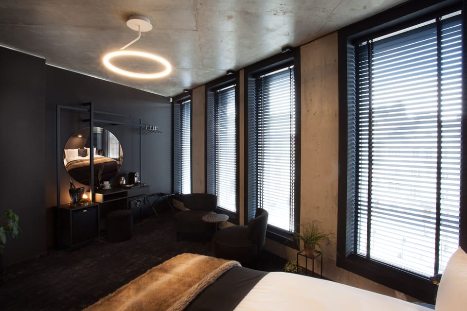 Premium Room, 1 Queen Bed, City View | Premium bedding, minibar, in-room safe, individually decorated