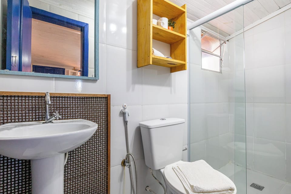 Standard Double Room | Bathroom | Shower, hair dryer, towels