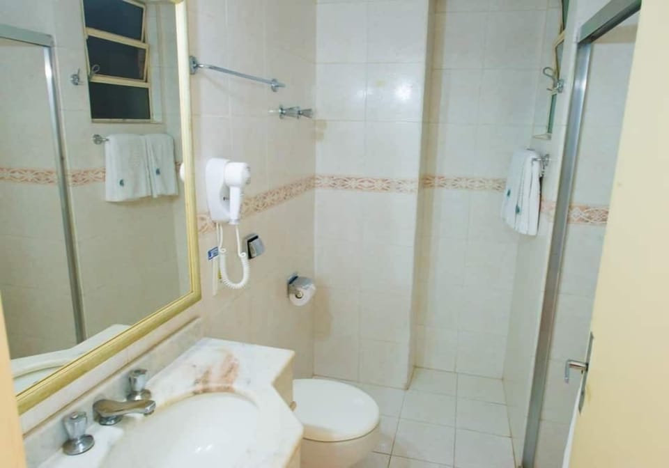 Shower, free toiletries, hair dryer, towels