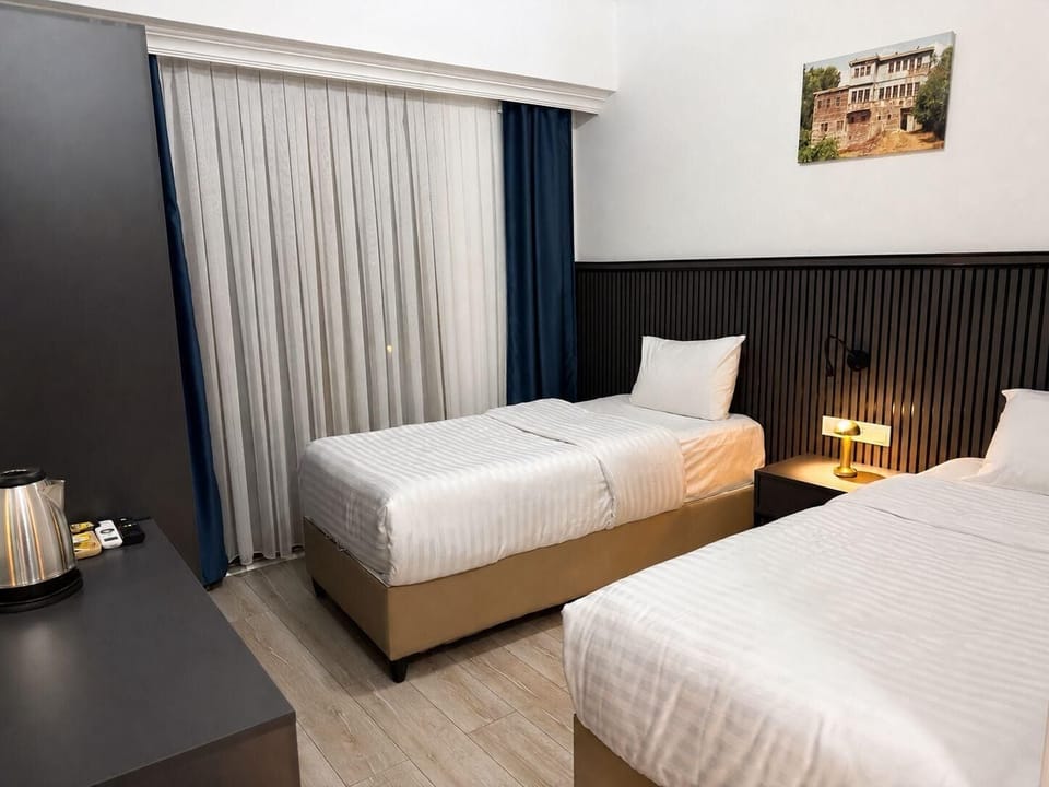 Standard Twin Room | Premium bedding, minibar, desk, laptop workspace