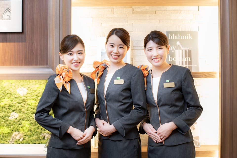 Check-in/check-out kiosk