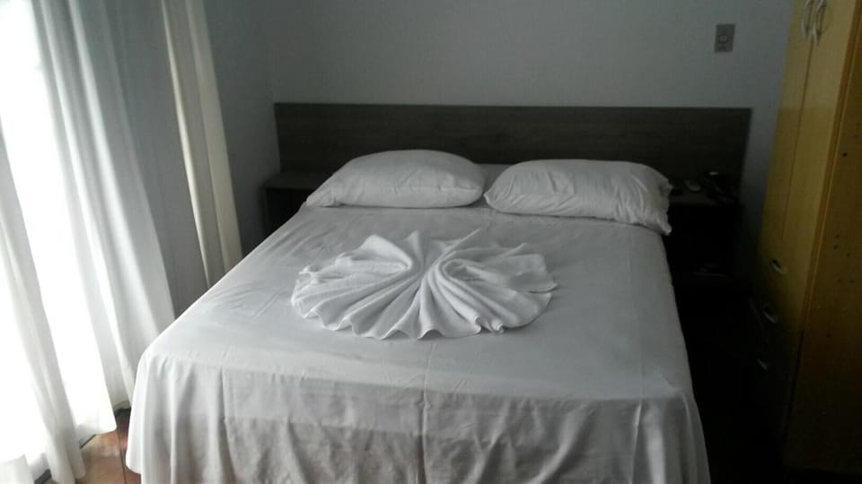 1 bedroom, desk, blackout drapes, free WiFi