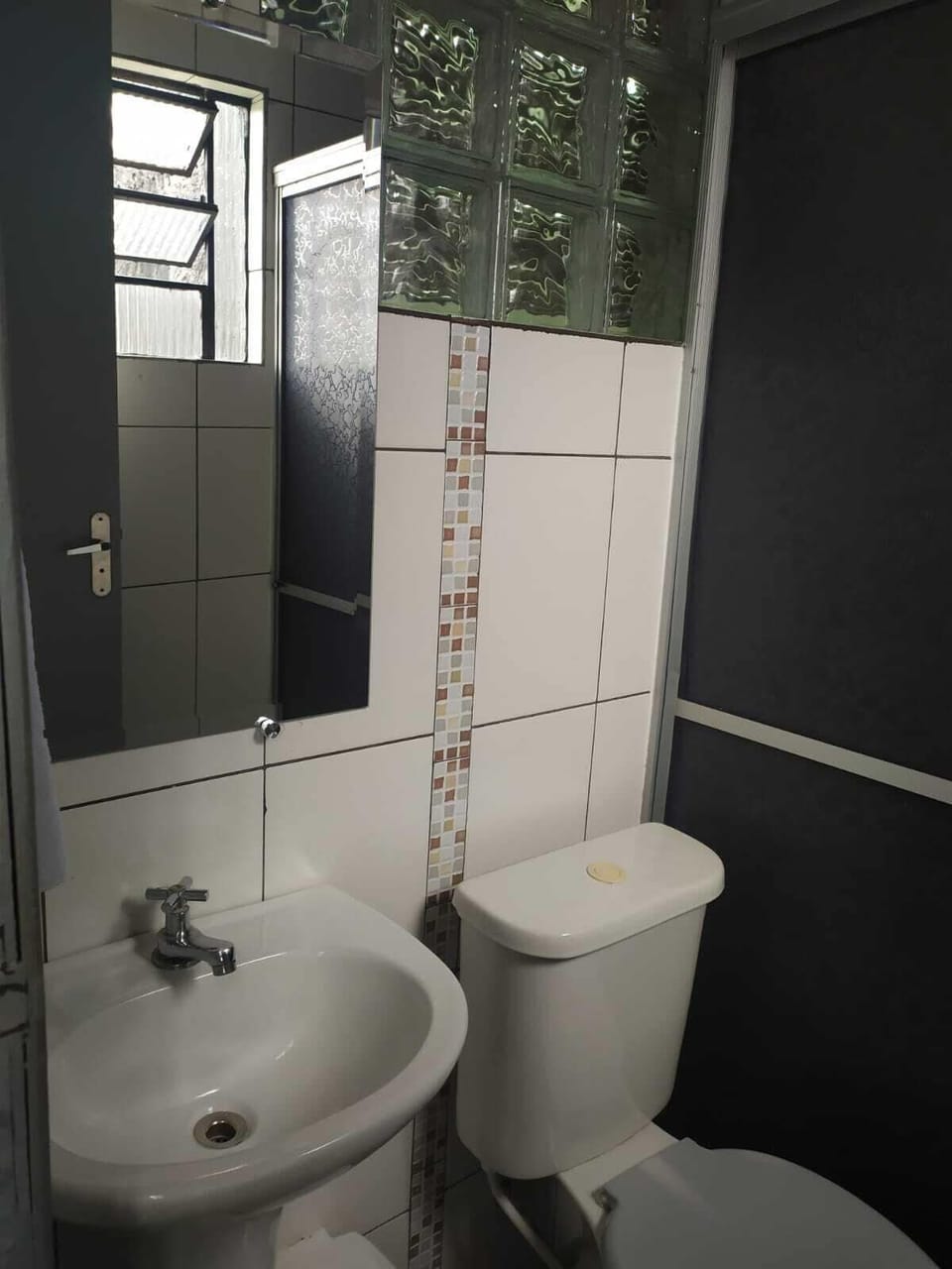 Comfort Double or Twin Room, Multiple Beds | Bathroom | Shower, free toiletries, hair dryer, towels