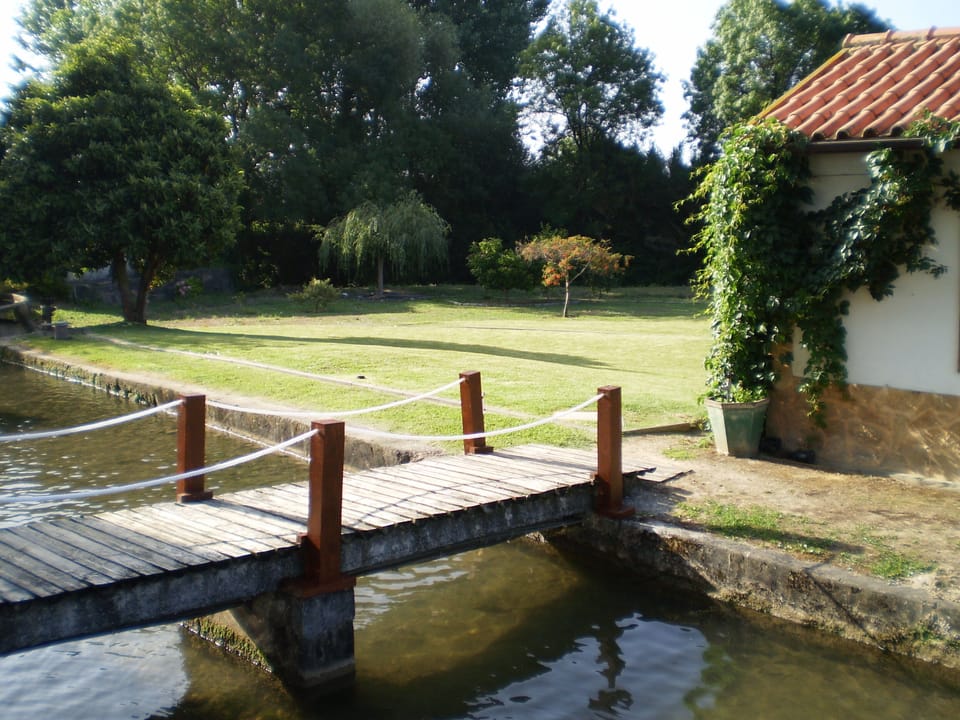 ponte de acesso ao jardim 