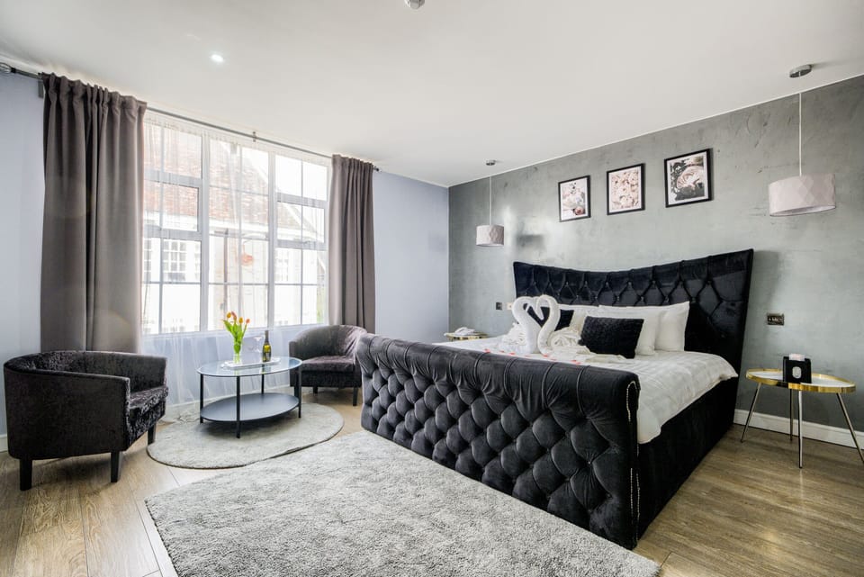 1 bedroom, Frette Italian sheets, premium bedding, Select Comfort beds