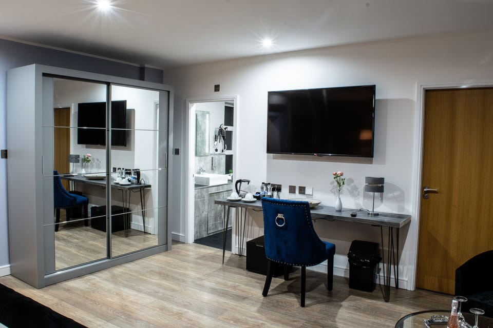 Deluxe Room, 1 King Bed | 1 bedroom, Frette Italian sheets, premium bedding, Select Comfort beds