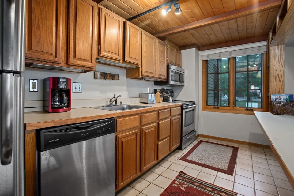 Fully equipped Kitchen with Oak Cabinetry and paneled ceiling