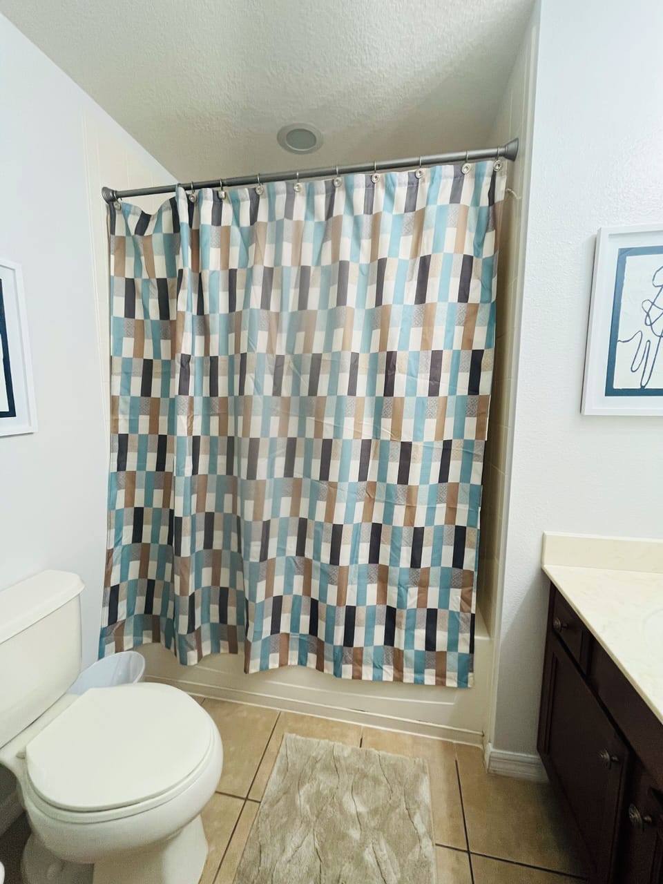 Queen bedrooms en-suite bathroom 