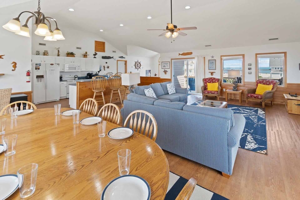 Surf-or-Sound-Realty-825-Treasure-Island-Dining-Area-1