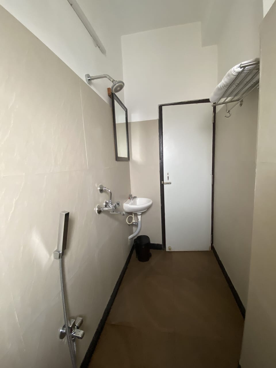 Classic Room, 1 Double Bed | Bathroom | Shower, rainfall showerhead, free toiletries, slippers